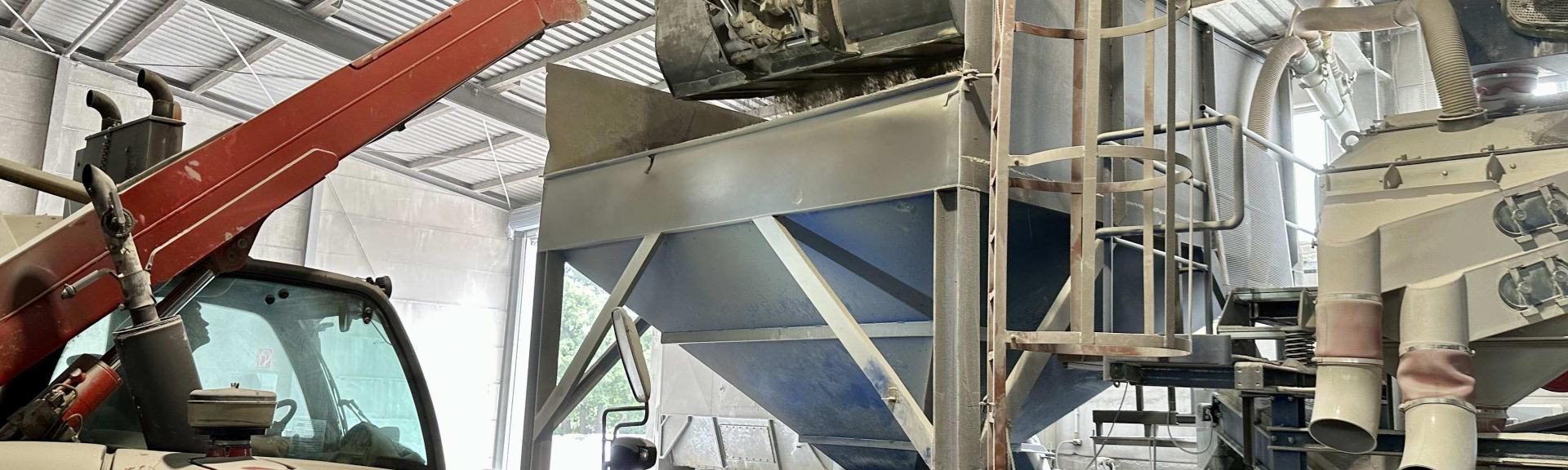 Feeder hopper loading