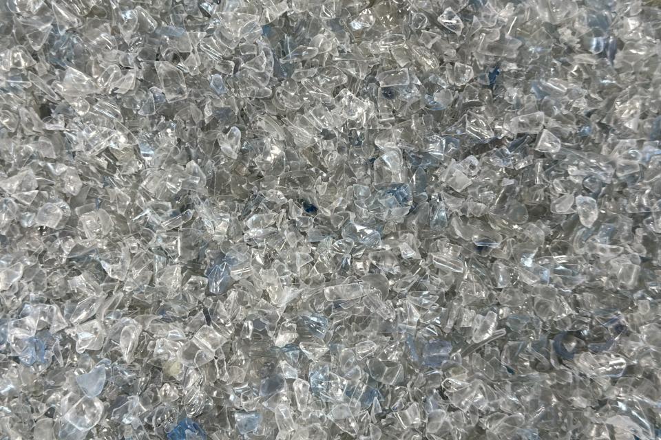 Recycled clear PET flakes