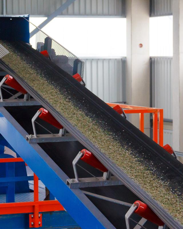 Processing of waste glass for recycling