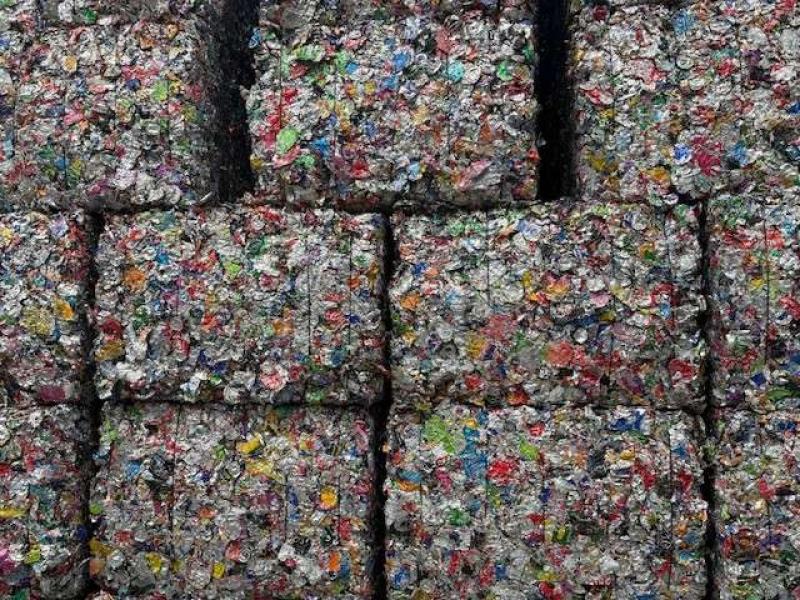 Compressed aluminium drinks cans in bales