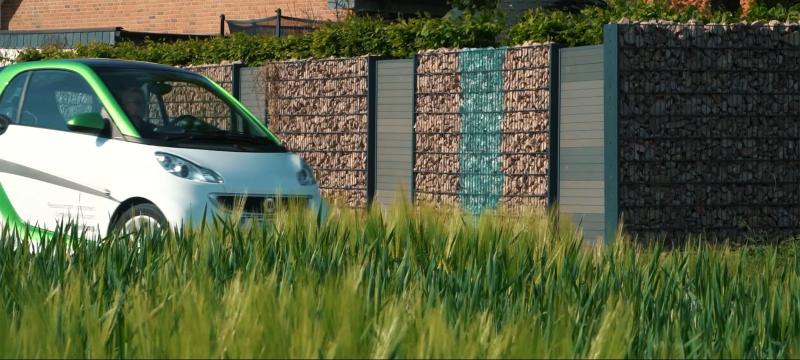 Revitro Glass Chunks Fence Design